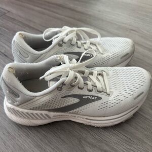 Brooks Women's White Athletic Running Sneakers